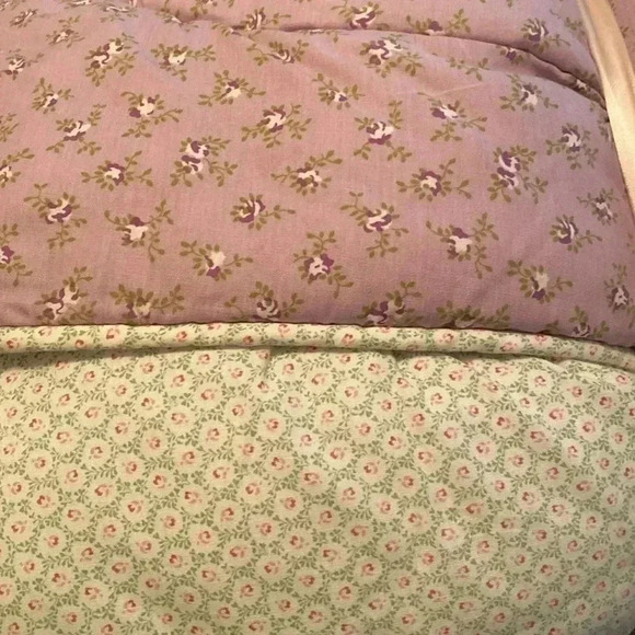 Vintage Laura Ashley bed set - includes twin comforter and more! - Picture 4 of 5